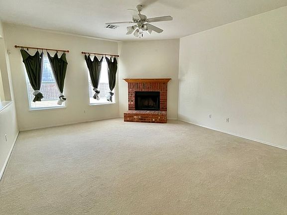 3rd image of 102 S Creek Bend Dr
