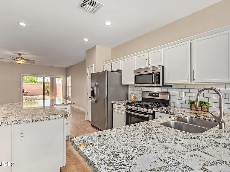 3556 N 143rd Ln — Photo 6