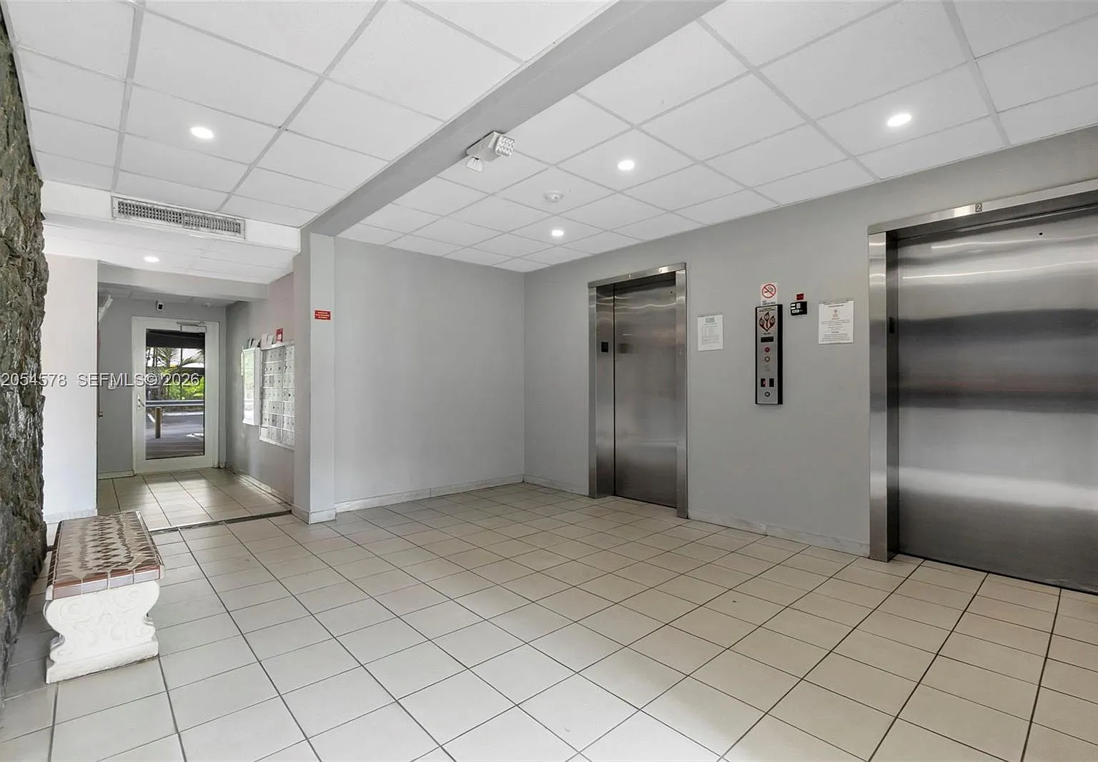 Marbella Apts Condo — Photo 3