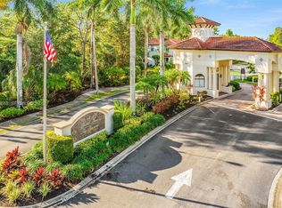 7542 Bristol Cir, Naples, FL 34120