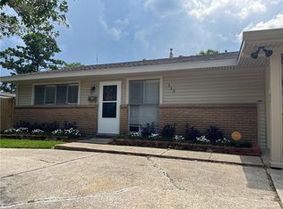 310 Cherry Blossom Ln, Gretna, LA 70056