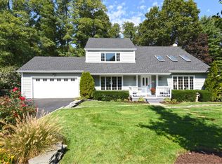 7 Harbor Crest Ct, Halesite, NY 11743