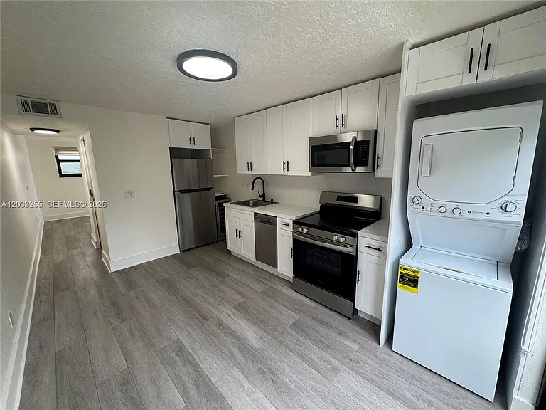 3011 SW 1st Ave #9 — Photo 1