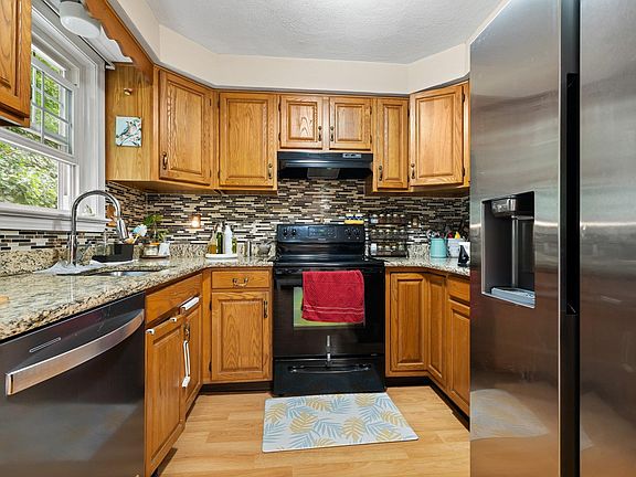 4th image of 30 stillwater Drive
