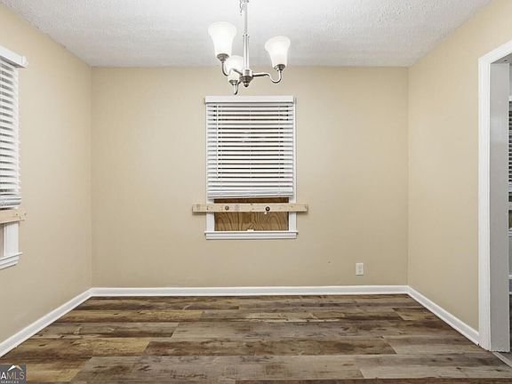 4th image of 1865 S Columbia Pl