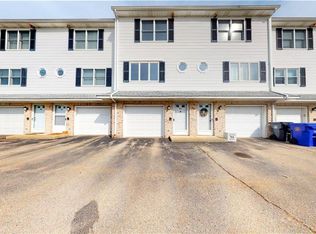 64 Sunflower Cir #B9-103, North Providence, RI 02911