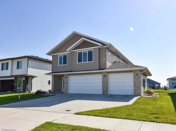 302 5th St E, Horace, ND 58047