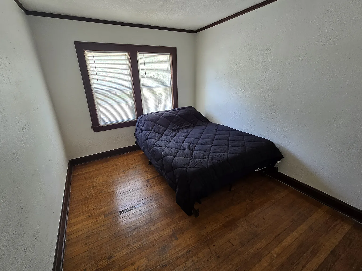 3 bed, $2,000 — Photo 2