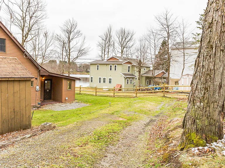 81 W Shore Dr — Photo 30