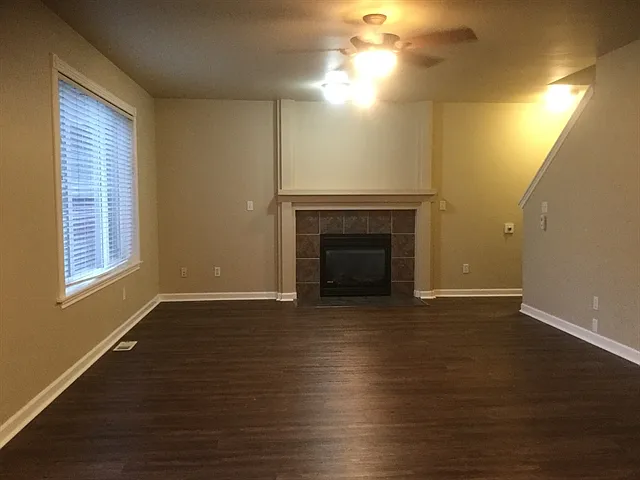 3 bed, 2.5 bath, 1816 sqft, $2,970 — Photo 4