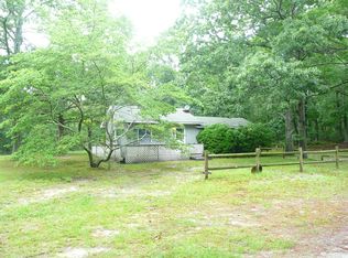 30 Cemetery Rd, Hampton Bays, NY 11946