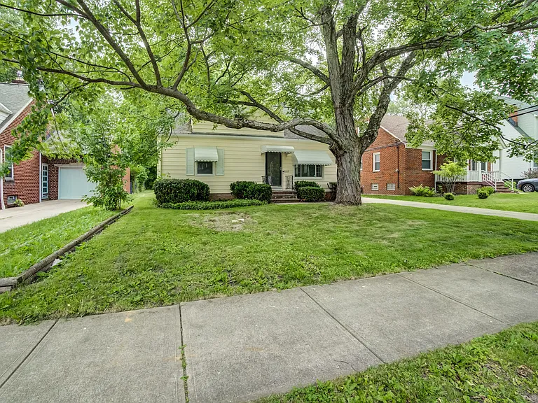 1343 Victory Dr — Photo 40