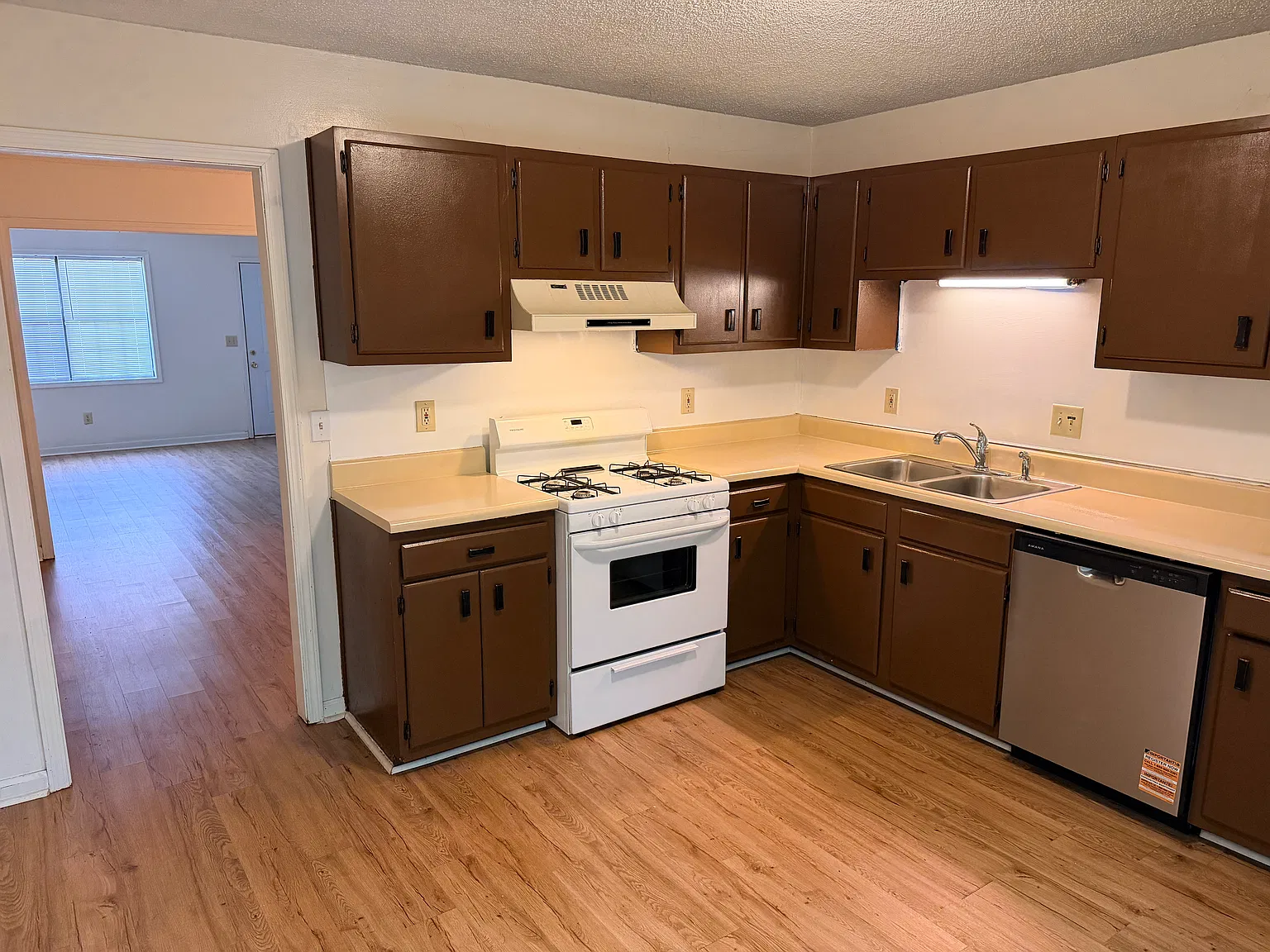 2 bed, 1100 sqft, $1,445 — Photo 4
