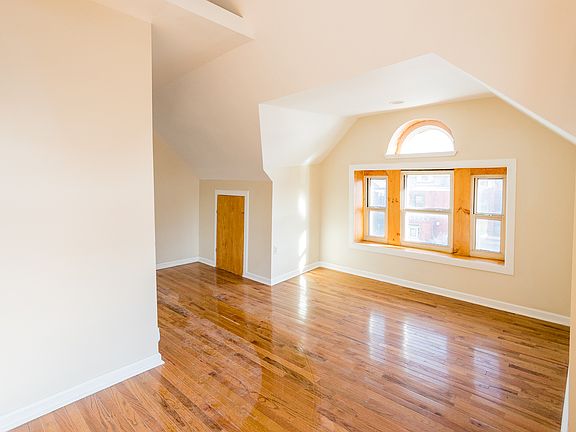 4th image of 253 Erskine St #301