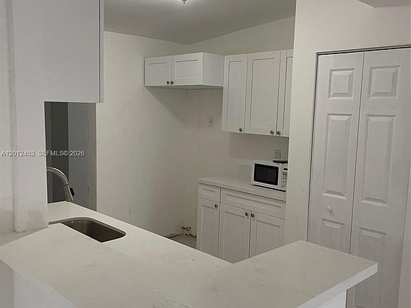 4th image of 1820 Rutland St