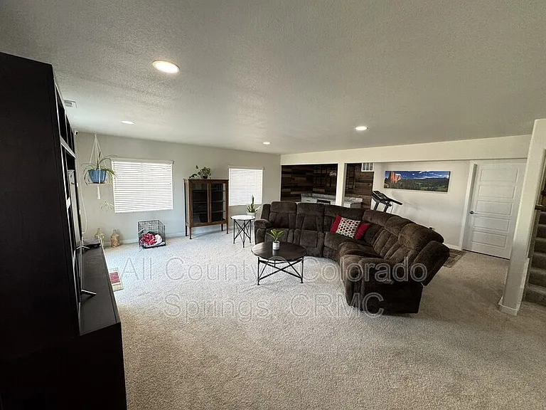 5755 Marlee Dr — Photo 24