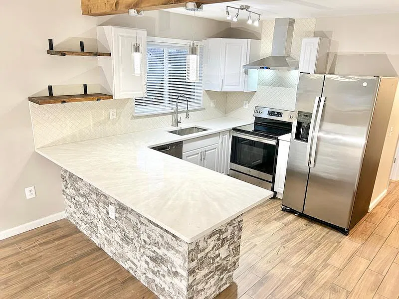 2 bed, 950 sqft, $1,945 — Photo 3