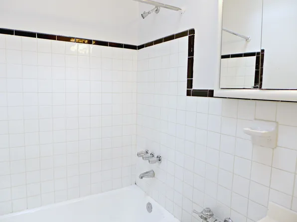 322 East 55th Street image 5 of 5