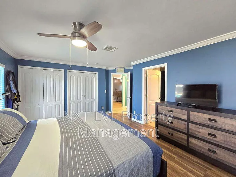 1401 SW Embers Ter — Photo 18