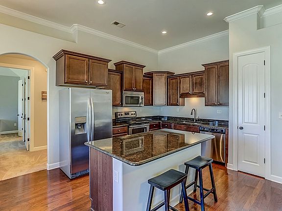 4th image of 40 Whispering Creek Dr