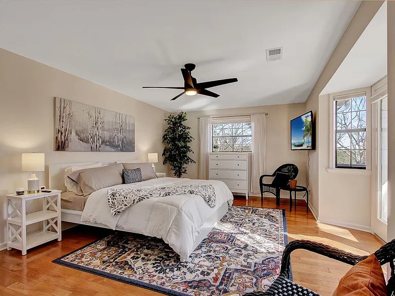 Long Island Dr — Photo 21