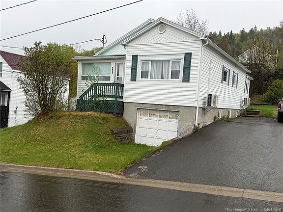 2nd image of 208 Ferguson St
