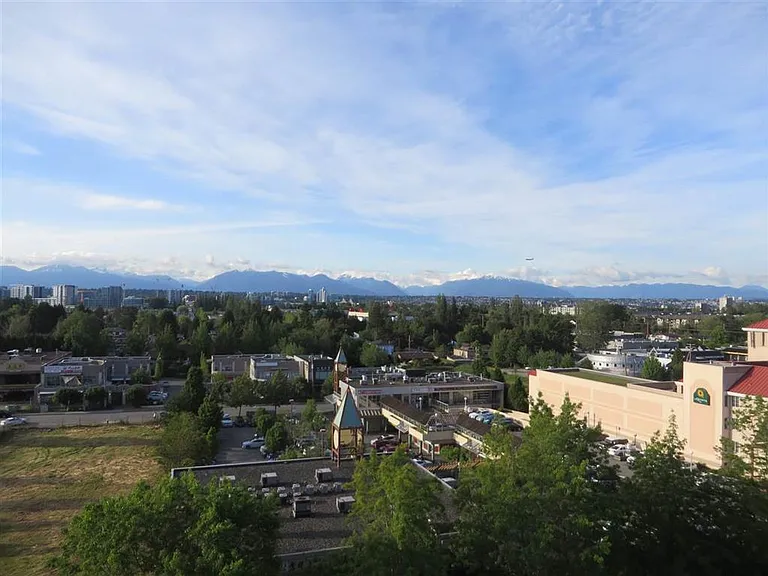 5028 Kwantlen St #1703 — Photo 15
