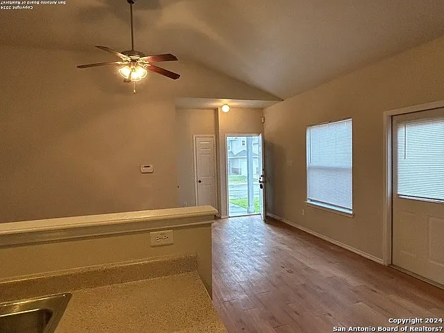 3 bed, 2.0 bath, 1220 sqft, $1,350 — Photo 4