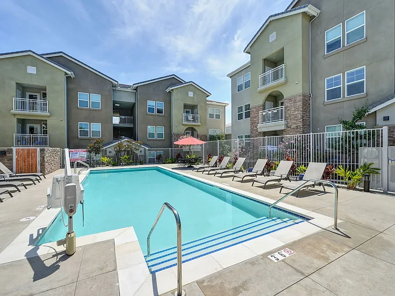 Vela Apartments — Photo 85