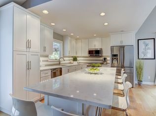 2 Hyde Park Pl, Springfield, IL 62703