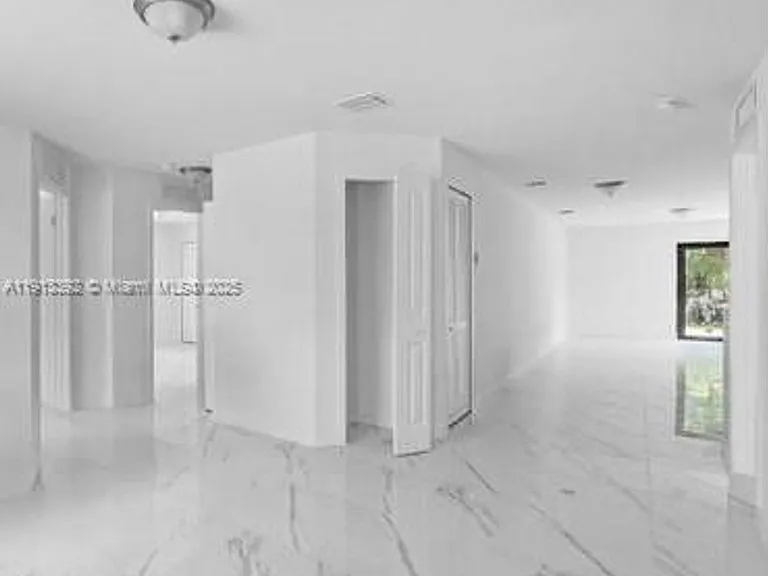 152 NW 18th St — Photo 9