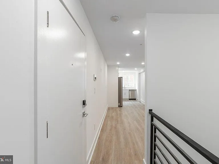 1931 E Huntingdon St #1 — Photo 4