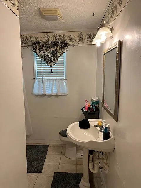 3 bed, 1.5 bath, 1600 sqft, $1,200 — Photo 4