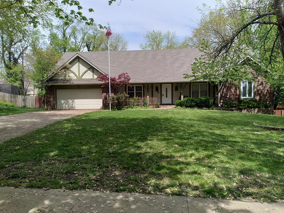 1st image of 3906 W 103rd St