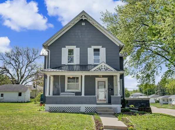 303 5th Ave SE, Dyersville, IA 52040