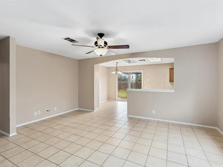 107 McCarthur Dr — Photo 4
