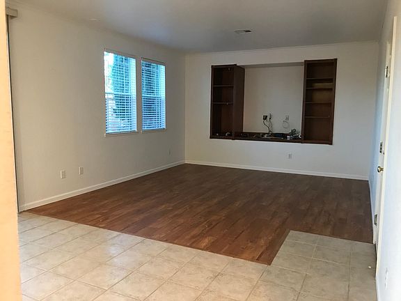 5th image of 611 Sawgrass Ct