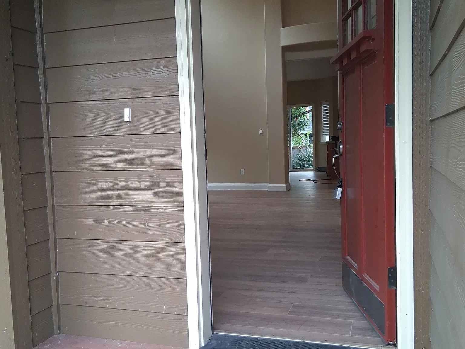 5 bed, 2575 sqft, $3,700 — Photo 2