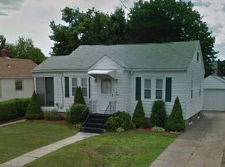 105 Edgemere Rd, Pawtucket, RI 02861