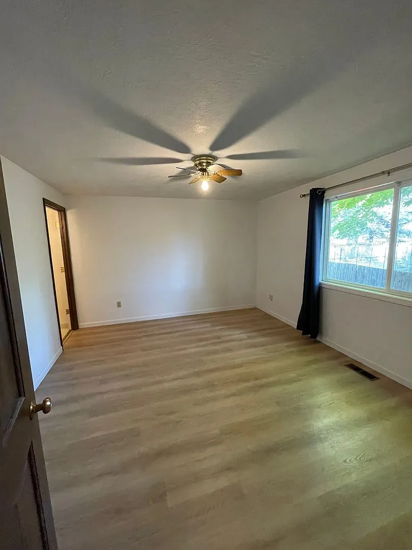 Charming single-family home located in a quiet residential neighborhood — Photo 3