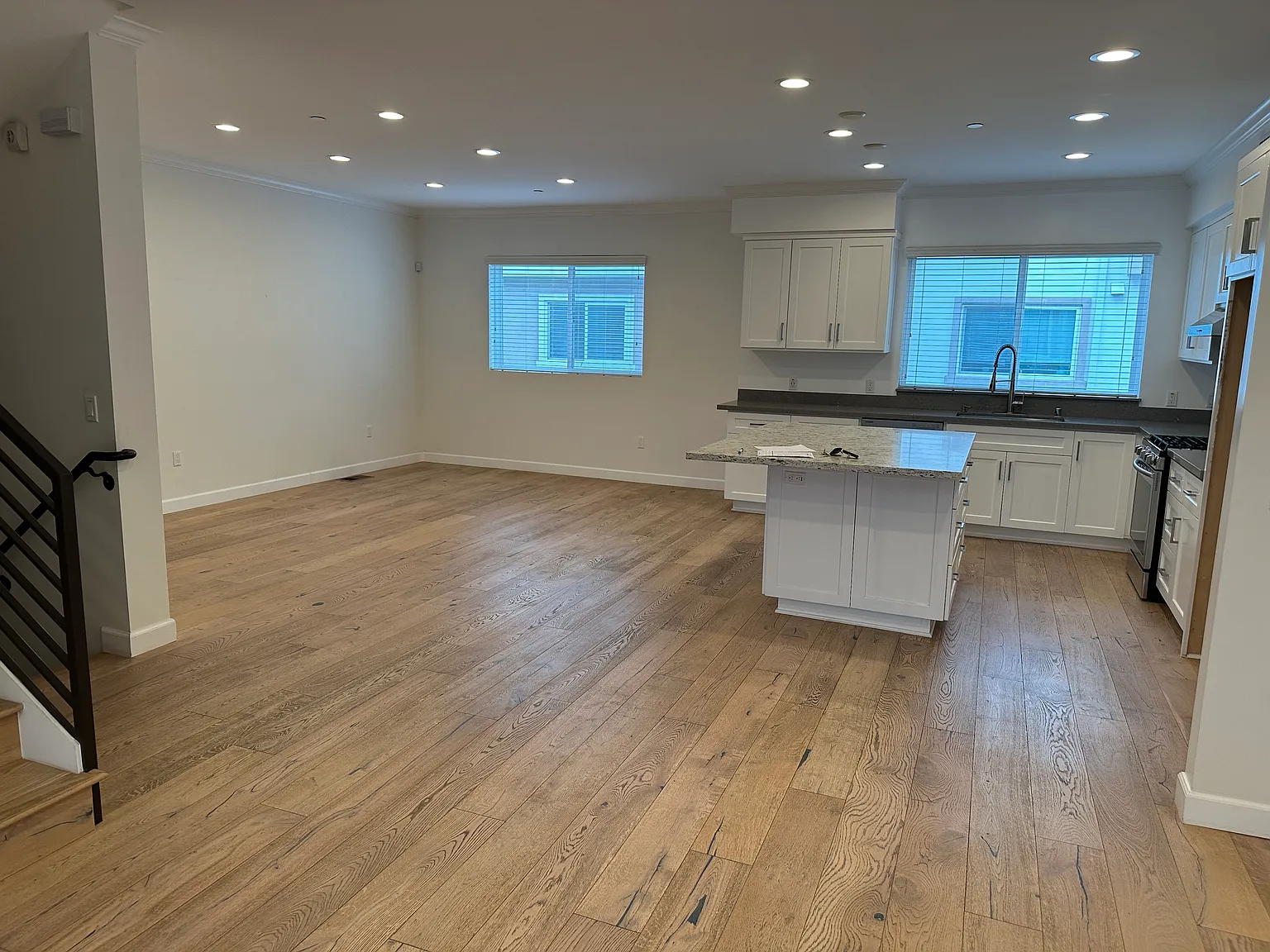 3 bed, 2090 sqft, $3,950 — Photo 3