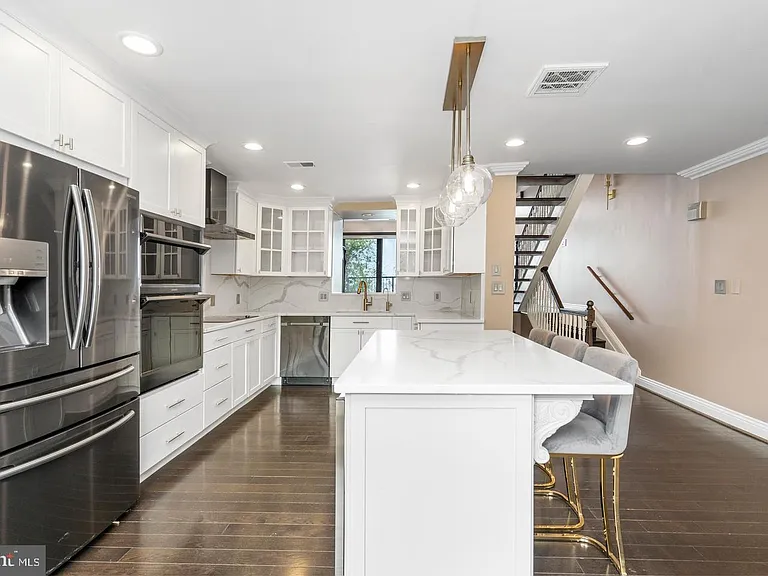 2419 Boston St — Photo 17
