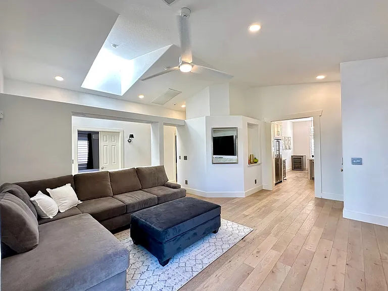 244 Silver Castle St — Photo 6