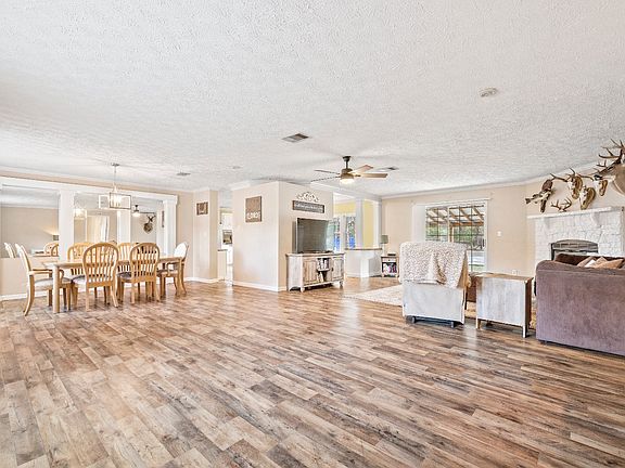 3rd image of 431 SW Jodi Ct