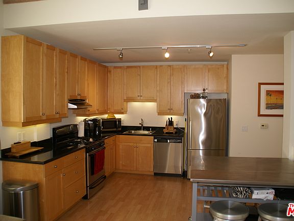3rd image of 285 N Ventura Ave APT 11