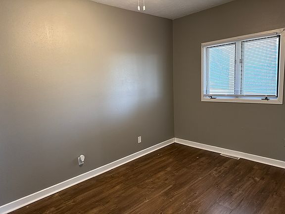 5th image of 2317 Leech Ave #1