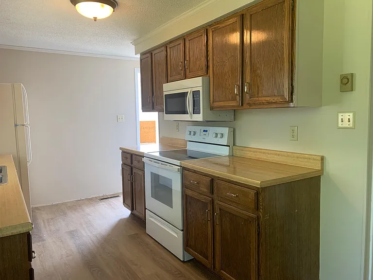 1405 Alexander Ave — Photo 4