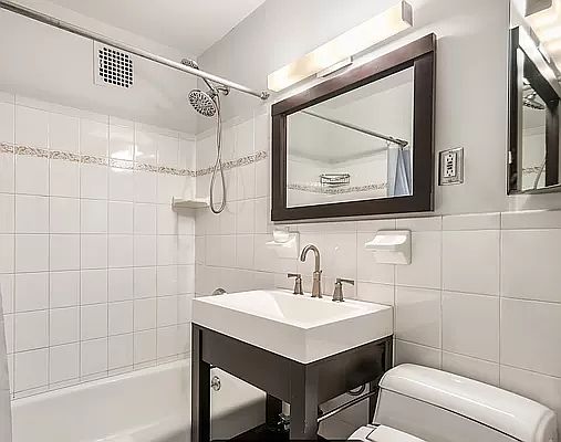 5th image of 87 Saint Marks Pl APT A