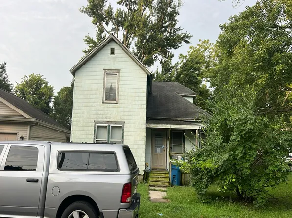 303 E Grove St, Utica, IL 61373