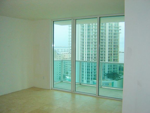 4th image of 186 SE 12th Ter APT 1903